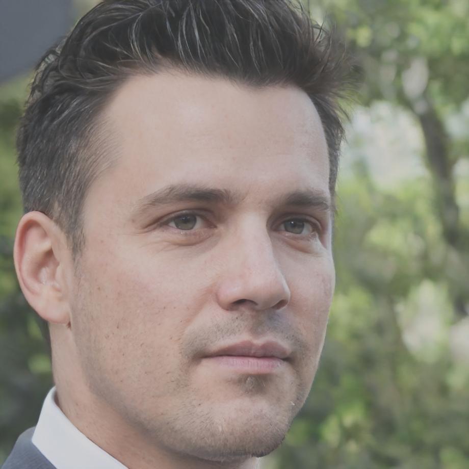 Ritratto professionale di Luca Santangelo, direttore tecnico xelorintavia