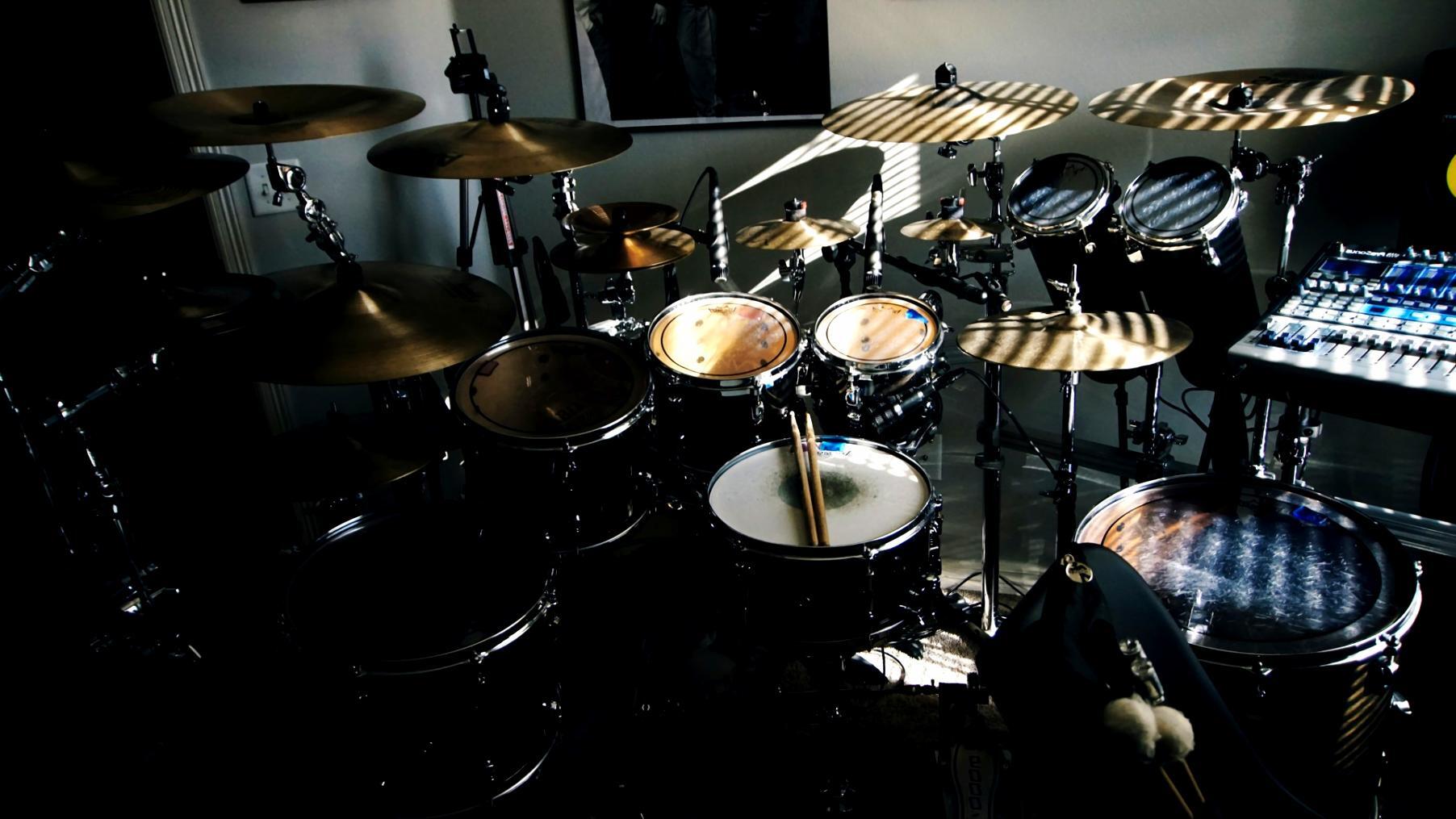 Backstage di concerto con studenti xelorintavia al lavoro