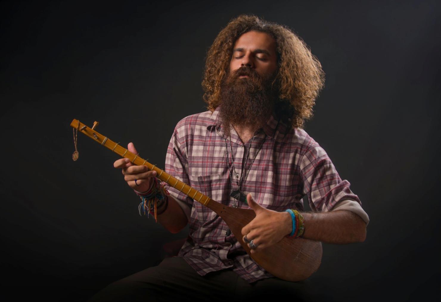 Studenti xelorintavia durante setup di sistema PA per evento live